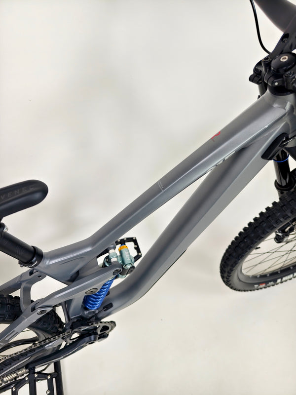 Cube Two15 Pro 27.5 2024 / MEDIUM / Downhill / Excellent Condition