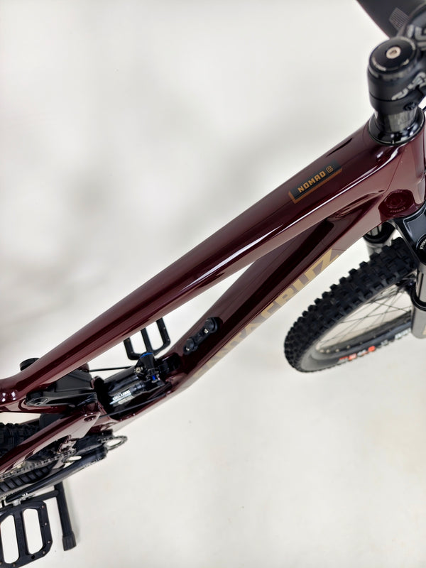 Santa Cruz Nomad 5 C R 27.5 2022 / LARGE / Carbon / Excellent Condition