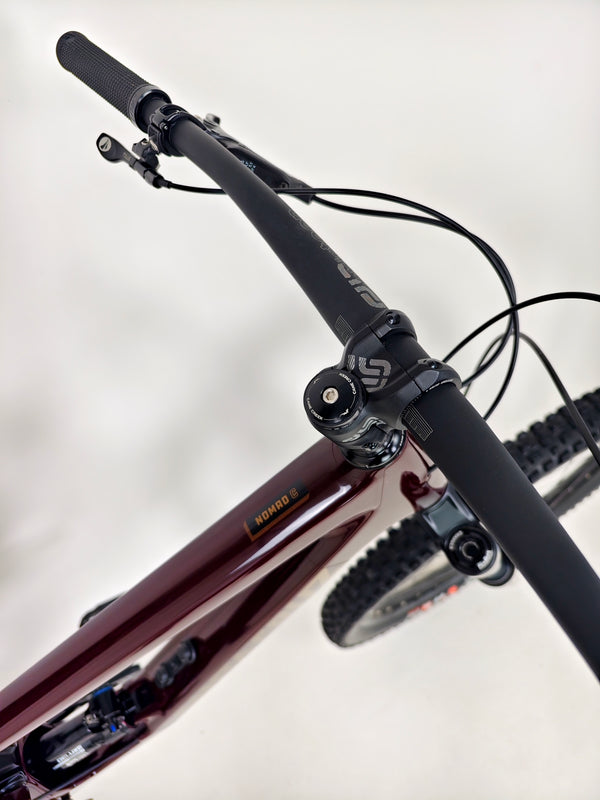 Santa Cruz Nomad 5 C R 27.5 2022 / LARGE / Carbon / Excellent Condition