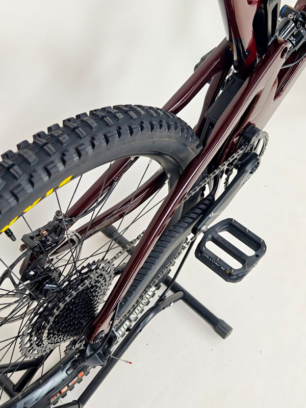 Santa Cruz Nomad 5 C R 27.5 2022 / LARGE / Carbon / Excellent Condition