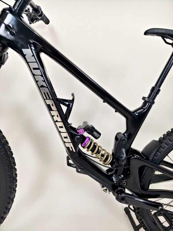 Nukeproof Giga 297 Limited-Edition "Sprung" Carbon 2023 / MEDIUM / Custom Built / Excellent Condition