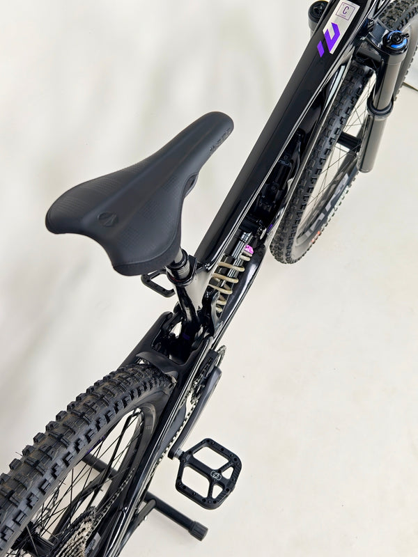 Nukeproof Giga 297 Limited-Edition "Sprung" Carbon 2023 / MEDIUM / Custom Built / Excellent Condition