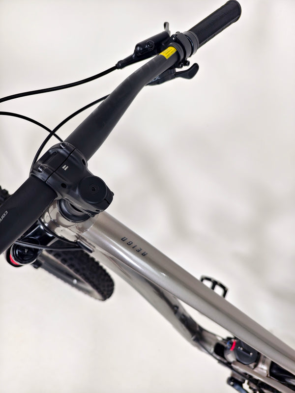 Giant Reign 29 2022 / LARGE / RRP: £2,999.00 / Excellent Condition!