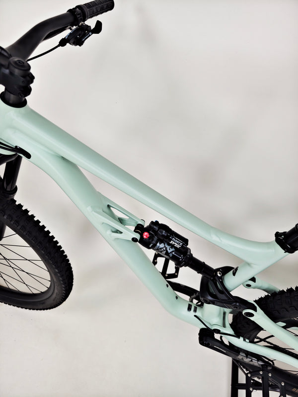 Specialized Status 160 2023 / LARGE (S4) / RRP: £2,900.00 / Very Good Condition