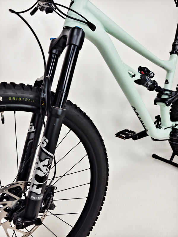 Specialized Status 160 2023 / LARGE (S4) / RRP: £2,900.00 / Very Good Condition