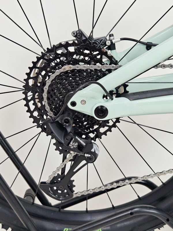 Specialized Status 160 2023 / LARGE (S4) / RRP: £2,900.00 / Very Good Condition