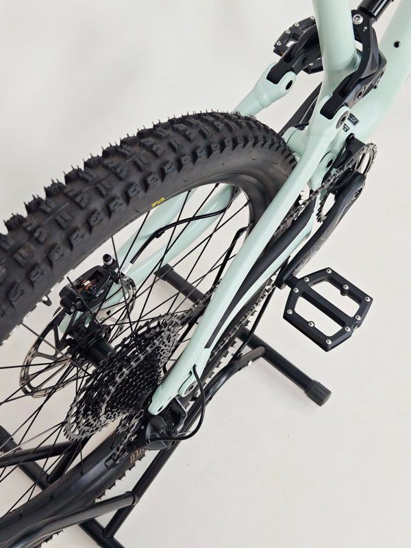 Specialized Status 160 2023 / LARGE (S4) / RRP: £2,900.00 / Very Good Condition