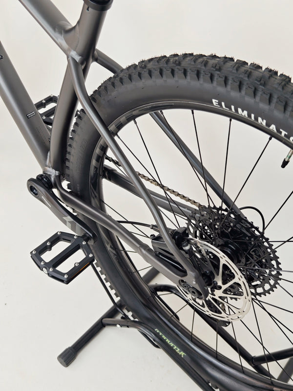 Specialized Fuse Comp 29 2023 / LARGE / Excellent Condition / RRP: £2,000.00