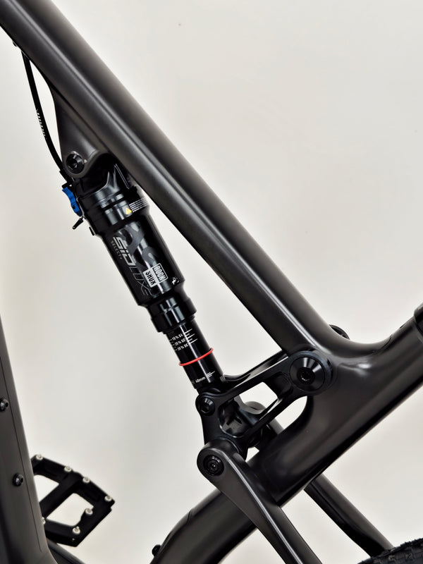 Santa Cruz Blur 4 C S 2022 / MEDIUM / RRP: £5,499.00 / Very Good Condition
