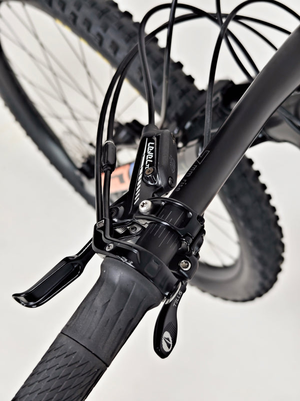 Santa Cruz Blur 4 C S 2022 / MEDIUM / RRP: £5,499.00 / Very Good Condition