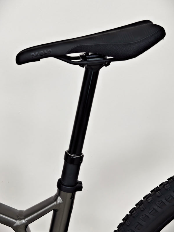 TREK Fuel EX 9.7 Gen 6 2023 CARBON / LARGE / RRP: £4,175.00 / Very Good Condition