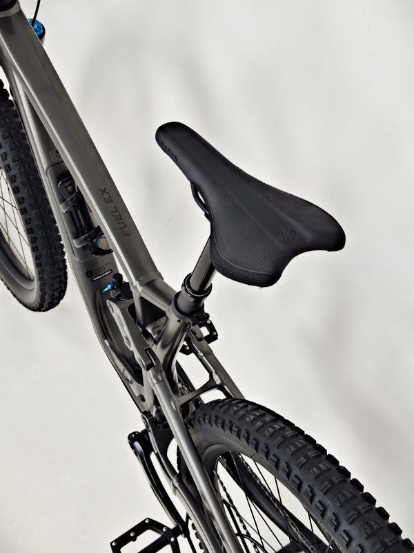 TREK Fuel EX 9.7 Gen 6 2023 CARBON / LARGE / RRP: £4,175.00 / Very Good Condition