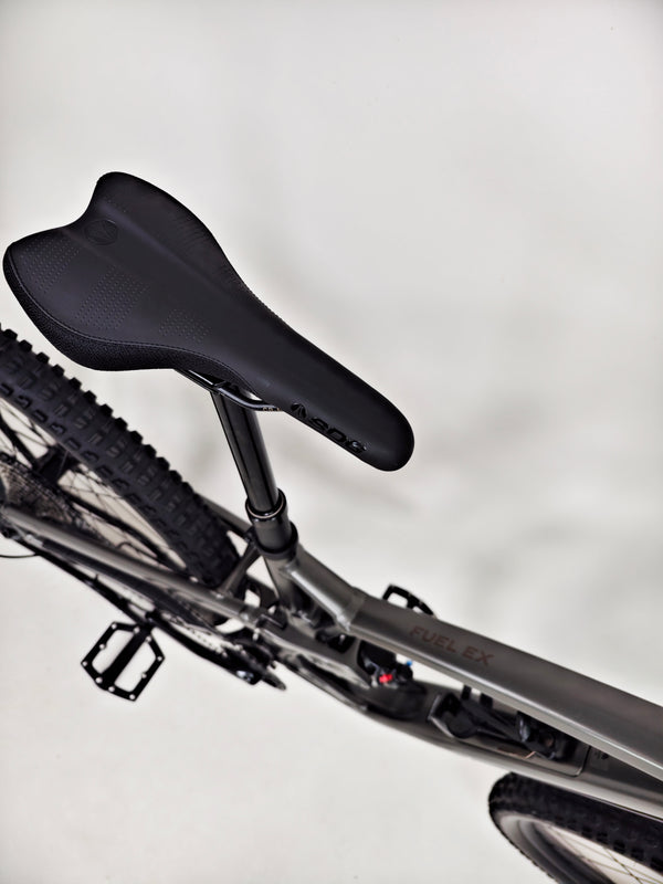 TREK Fuel EX 9.7 Gen 6 2023 CARBON / LARGE / RRP: £4,175.00 / Very Good Condition