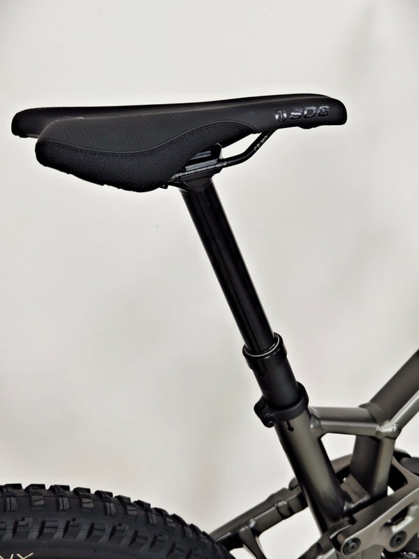 TREK Fuel EX 9.7 Gen 6 2023 CARBON / LARGE / RRP: £4,175.00 / Very Good Condition