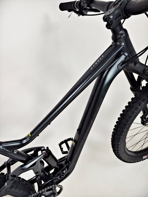 Giant Stance 2024 / MEDIUM / RRP: £1,999.00 / Excellent Condition!