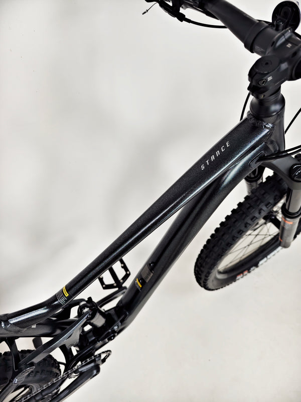 Giant Stance 2024 / MEDIUM / RRP: £1,999.00 / Excellent Condition!
