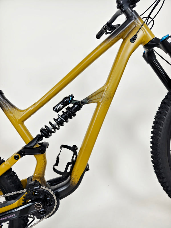 Specialized STATUS 2 170 2025 / X-LARGE (S5) / FOX 38 / RRP: £2,999.00 / Like NEW!