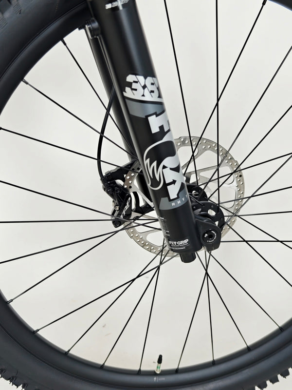 Specialized STATUS 2 170 2025 / X-LARGE (S5) / FOX 38 / RRP: £2,999.00 / Like NEW!
