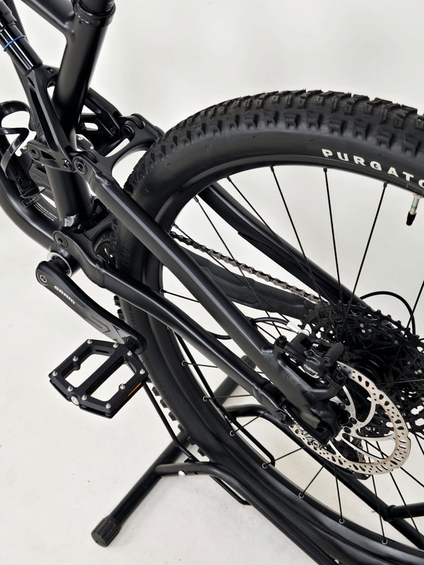 Specialized Stumpjumper Alloy 2022 / S3 - MEDIUM/ RRP: £2,100.00 / Very Good Condition