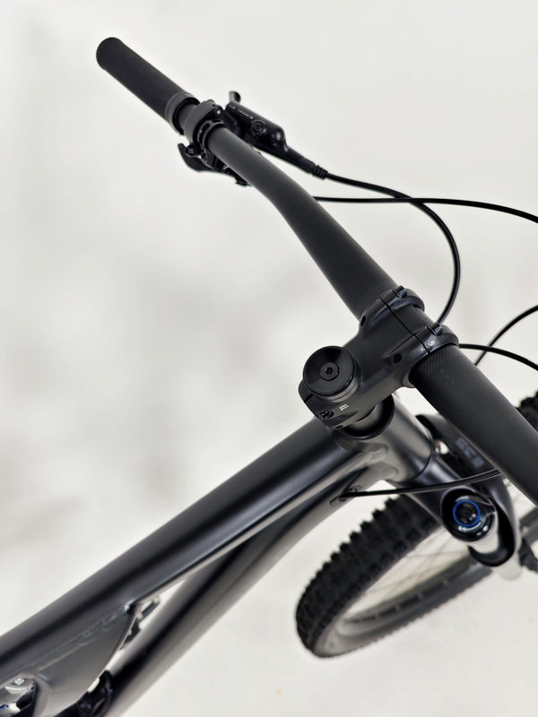 Specialized Stumpjumper Alloy 2022 / S3 - MEDIUM/ RRP: £2,100.00 / Very Good Condition