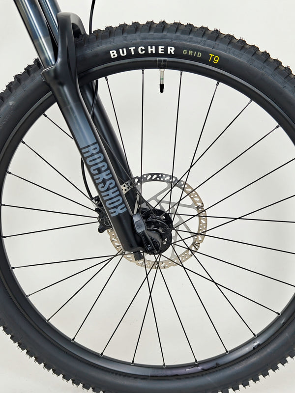 Specialized Stumpjumper Alloy 2022 / S3 - MEDIUM/ RRP: £2,100.00 / Very Good Condition