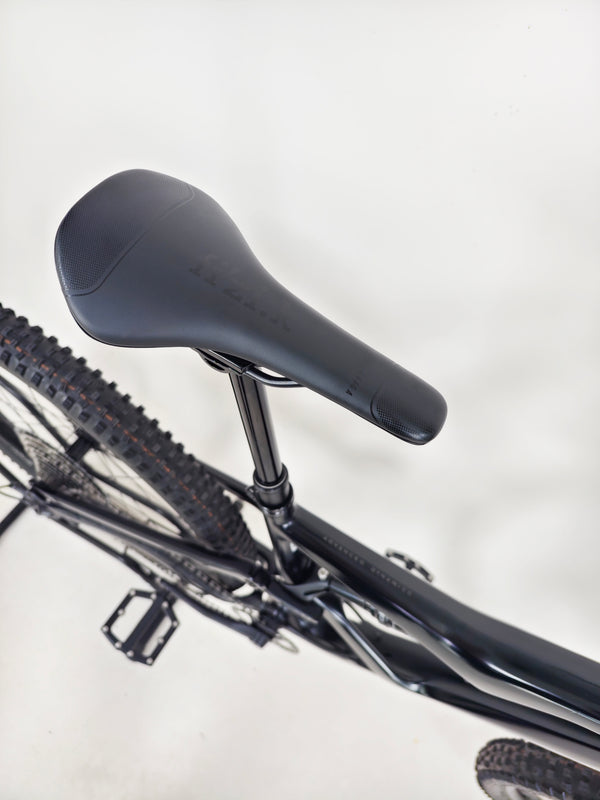 Orbea Occam Carbon / Custom-Built / LARGE / Est. value: £4,000 / Very Good Condition