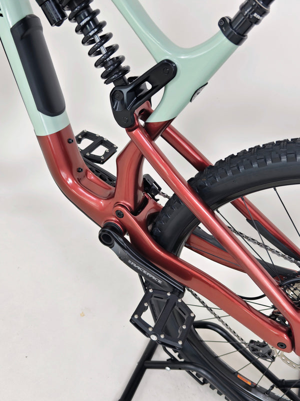 Rocky Mountain Slayer Carbon 50 2023 / LARGE / RRP: £5,999.00 / Very Good Condition