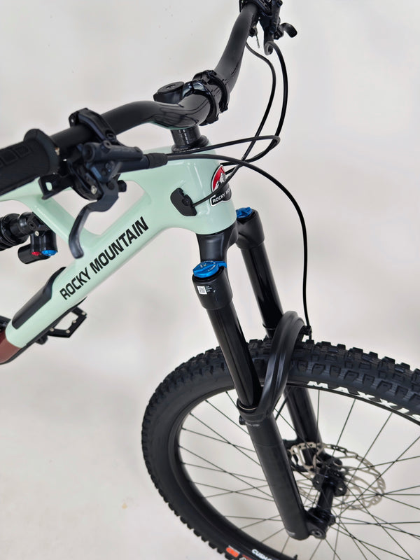 Rocky Mountain Slayer Carbon 50 2023 / LARGE / RRP: £5,999.00 / Very Good Condition