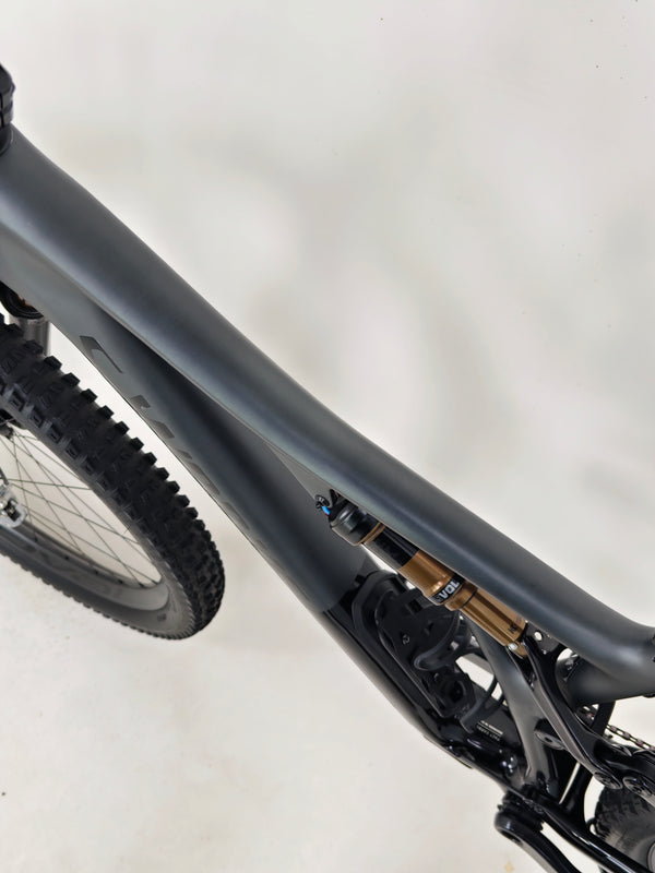 Specialized S-Works Stumpjumper AXS 2022 CARBON/ MEDIUM / RRP: £8,499.00 / Excellent Condition!