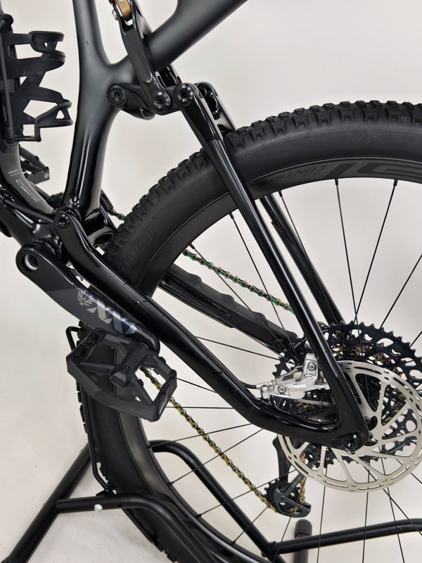 Specialized S-Works Stumpjumper AXS 2022 CARBON/ MEDIUM / RRP: £8,499.00 / Excellent Condition!