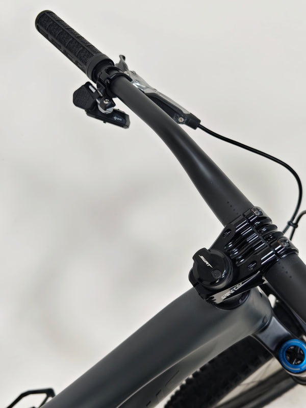 Specialized S-Works Stumpjumper AXS 2022 CARBON/ MEDIUM / RRP: £8,499.00 / Excellent Condition!