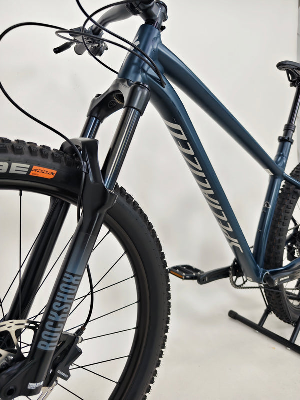 Specialized Fuse Sport 27.5 2023 / LARGE / RRP: £1,600.00 / Excellent Condition