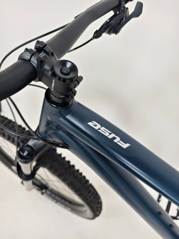 Specialized Fuse Sport 27.5 2023 / LARGE / RRP: £1,600.00 / Excellent Condition