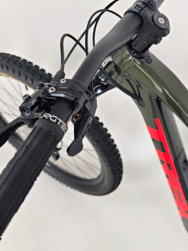 Trek Slash 7 2022 / ML/ 180 mm travel / RRP: £3,200.00 / Very Good Condition!