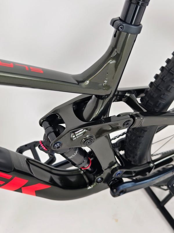 Trek Slash 7 2022 / ML/ 180 mm travel / RRP: £3,200.00 / Very Good Condition!