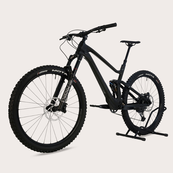 2023 Lapierre Zesty AM CF 8.9 Large in like-new condition with Lyrik select+ fork and top SRAM components. Buy it for only £2,850. Free UK delivery or £100 off collection. RRP £5,899.