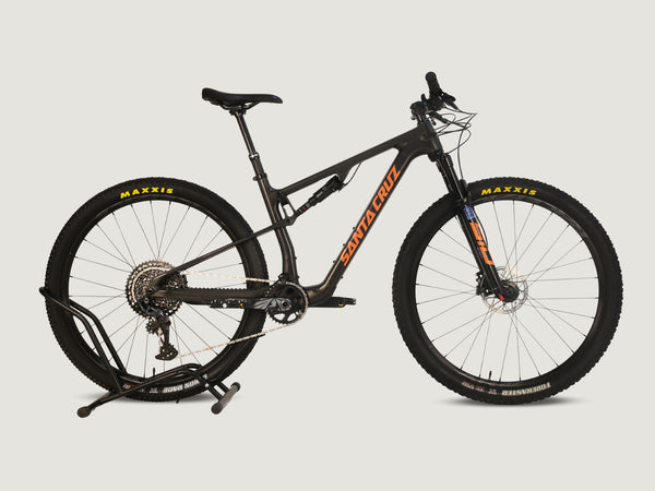 Santa Cruz Blur 4 C S 2022 / MEDIUM / RRP: £5,499.00 / Very Good Condition