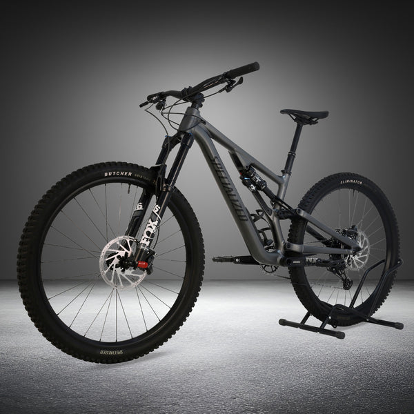 Side view of Specialized Stumpjumper EVO Comp Alloy 29 Medium S3, highlighting its suspension and frame build.