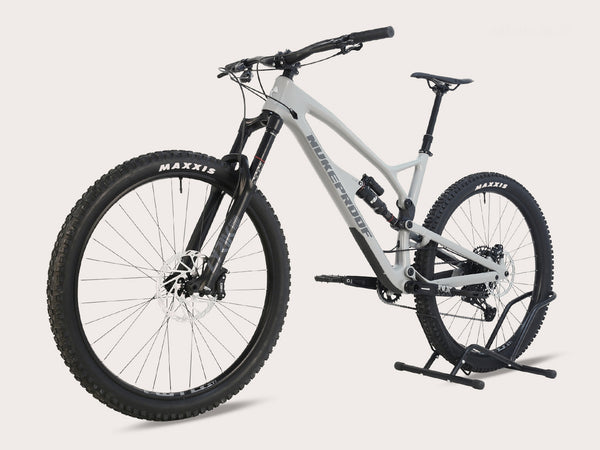 Nukeproof Mega 290 CARBON - Close-up of the 2022 model's carbon frame and concrete grey paintwork.