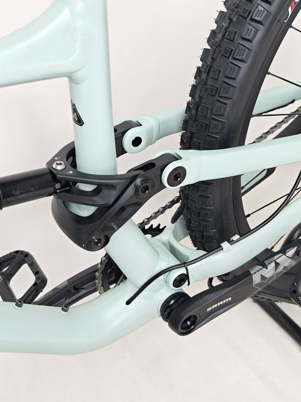 Photo showing the shock area of the Specialized Status 160 2023 Large S4 bike, showcasing its excellent condition for £1,750 (RRP £2,900).