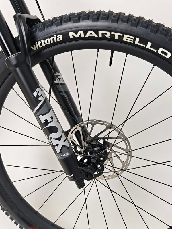 Overview of the Specialized Status 160 2023 Large S4 showcasing its design and structure in excellent used condition, priced attractively at £1,750 (RRP £2,900).