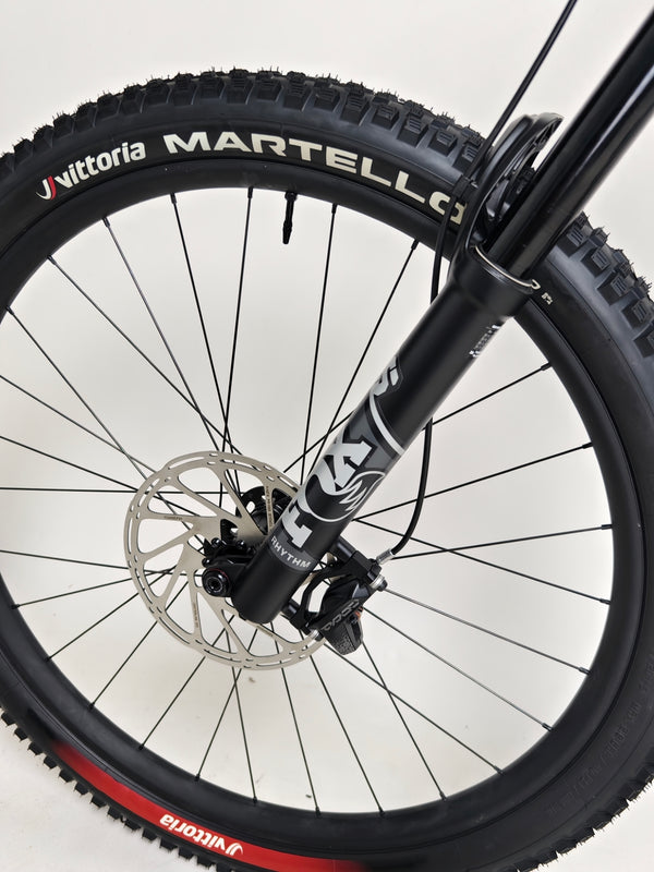 Close-up view of the tires on the Specialized Status 160 2023 Large S4 showcasing its excellent used condition, available for £1,750 (RRP £2,900).