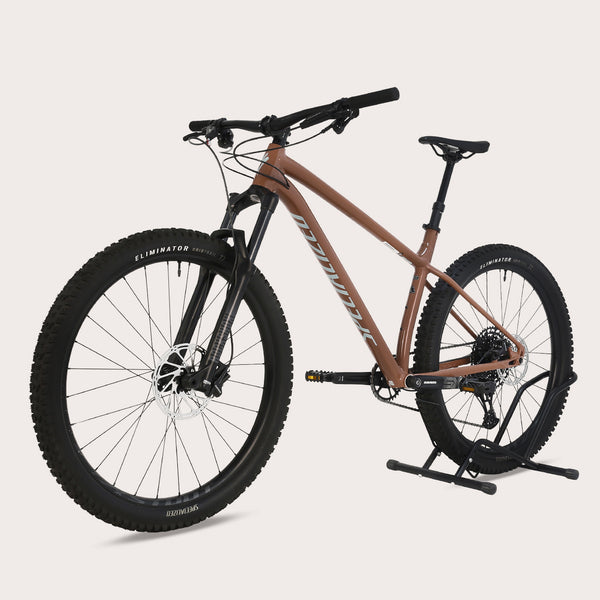 Side view of Specialized Fuse Sport 27.5 2023 LARGE Dropper mountain bike, showcasing excellent condition, our Price: £930.00.