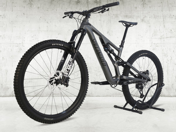 Specialized Stumpjumper EVO Comp Alloy 29/27.5 MULLET / MEDIUM S3 / Very Good Condition - Close-up of the FOX FLOAT 36 Rhythm front suspension and wheels.