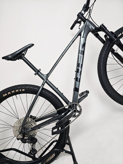 Trek X-Caliber 8 2023 / M-L / RRP: £1,390.00 / Very Good Condition