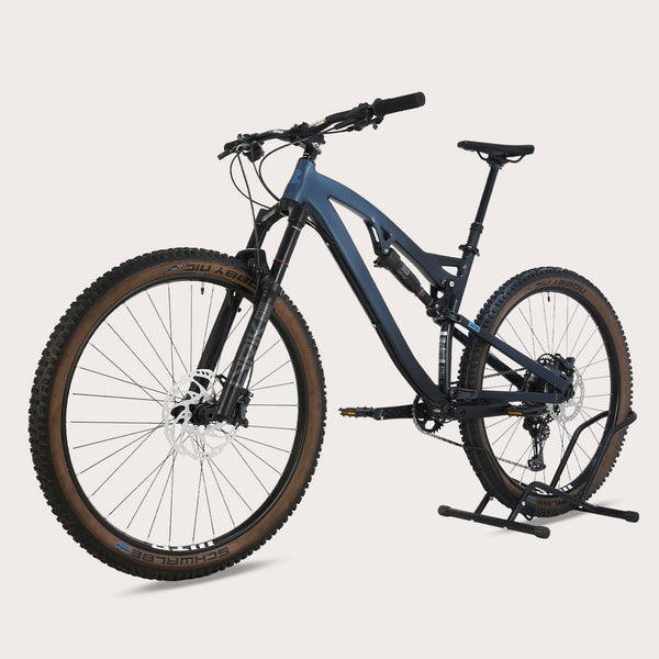 Close-up shot of the RockShox LYRIK front suspension on the 2023 Boardman MTR 9.0 / LARGE / LYRIK / Very Good Condition! / Our Price: £1390.00! / RRP £2,225.00.