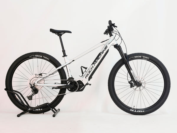 Handlebars and controls of RockMachine Blizz e60-29 Electric Mountain Bike in pristine condition, LARGE size, RRP: £3,499.00, only 2 miles from new.