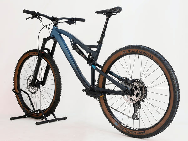 Detailed image of Shimano SLX 12-speed shifters on the 2023 Boardman MTR 9.0 / LARGE / LYRIK / Very Good Condition! / Our Price: £1390.00! / RRP £2,225.00.