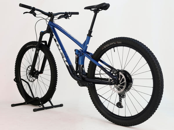 Up close of Trek Fuel EX 8 XT 2022 mountain bike, LARGE frame, FOX suspension, Excellent Condition, buy it for £1,720.00 at eMado Bikes!