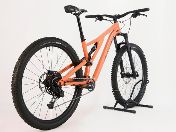 Close-up of the RockShox front suspension on the 2021 Specialized Stumpjumper Alloy, emphasizing its high-quality components, in very good condition for only £1,250.00.